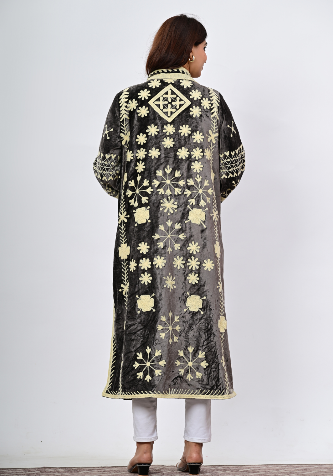 Ivory Vine Velvet – Elegant Embroidered Velvet Coat