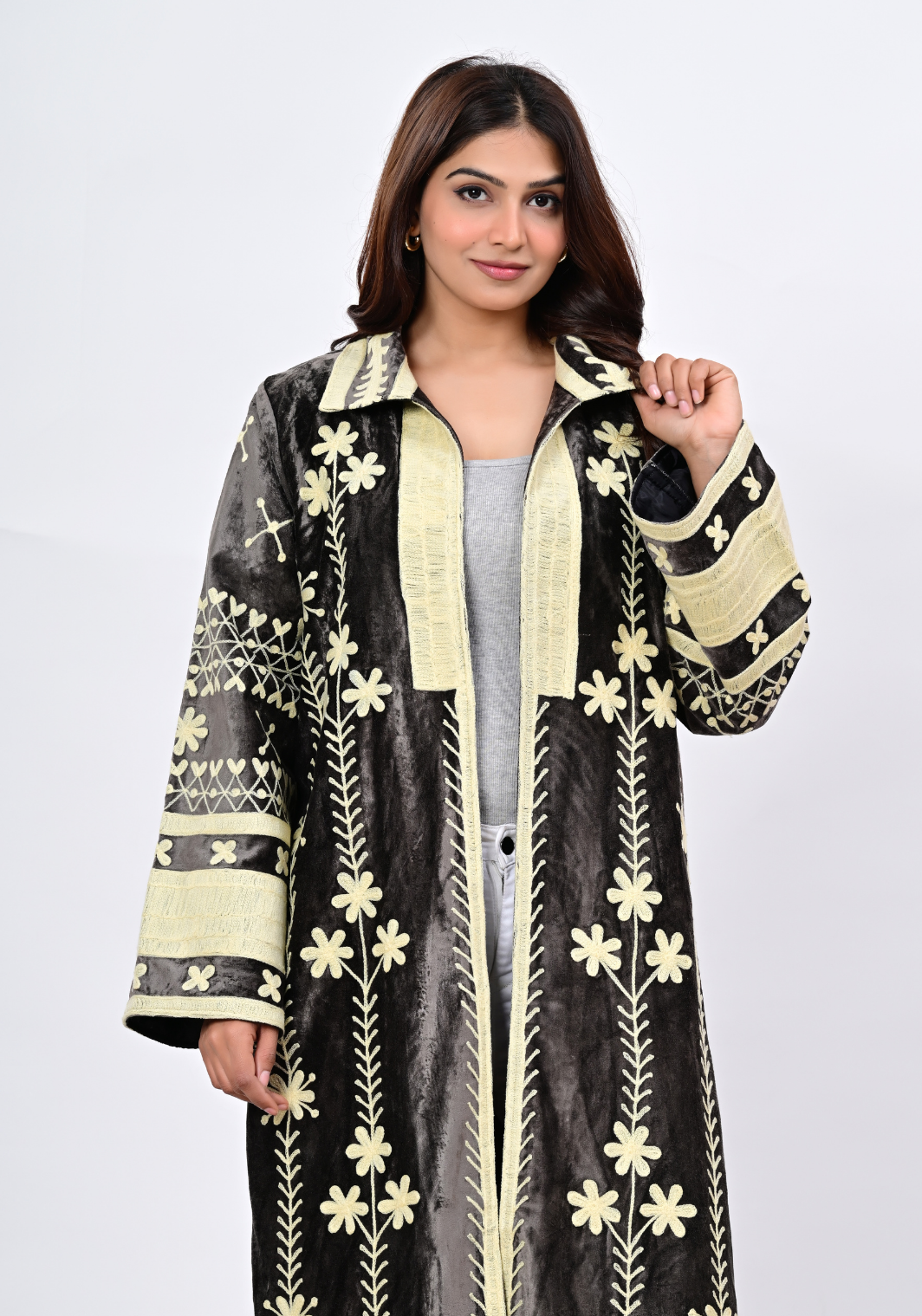 Ivory Vine Velvet – Elegant Embroidered Velvet Coat