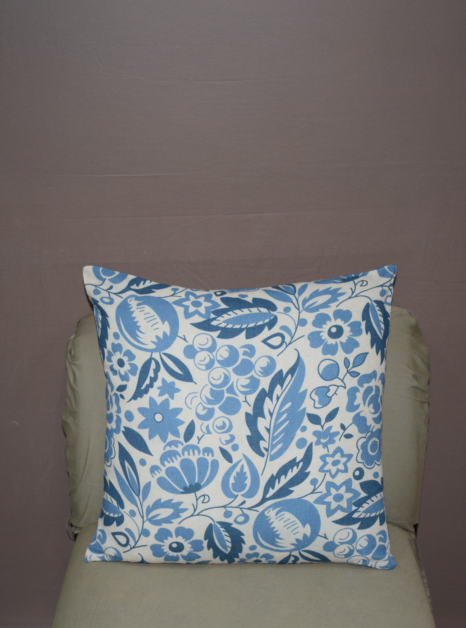 INDIGO GARDEN CUSHION COVER WITH FILLER