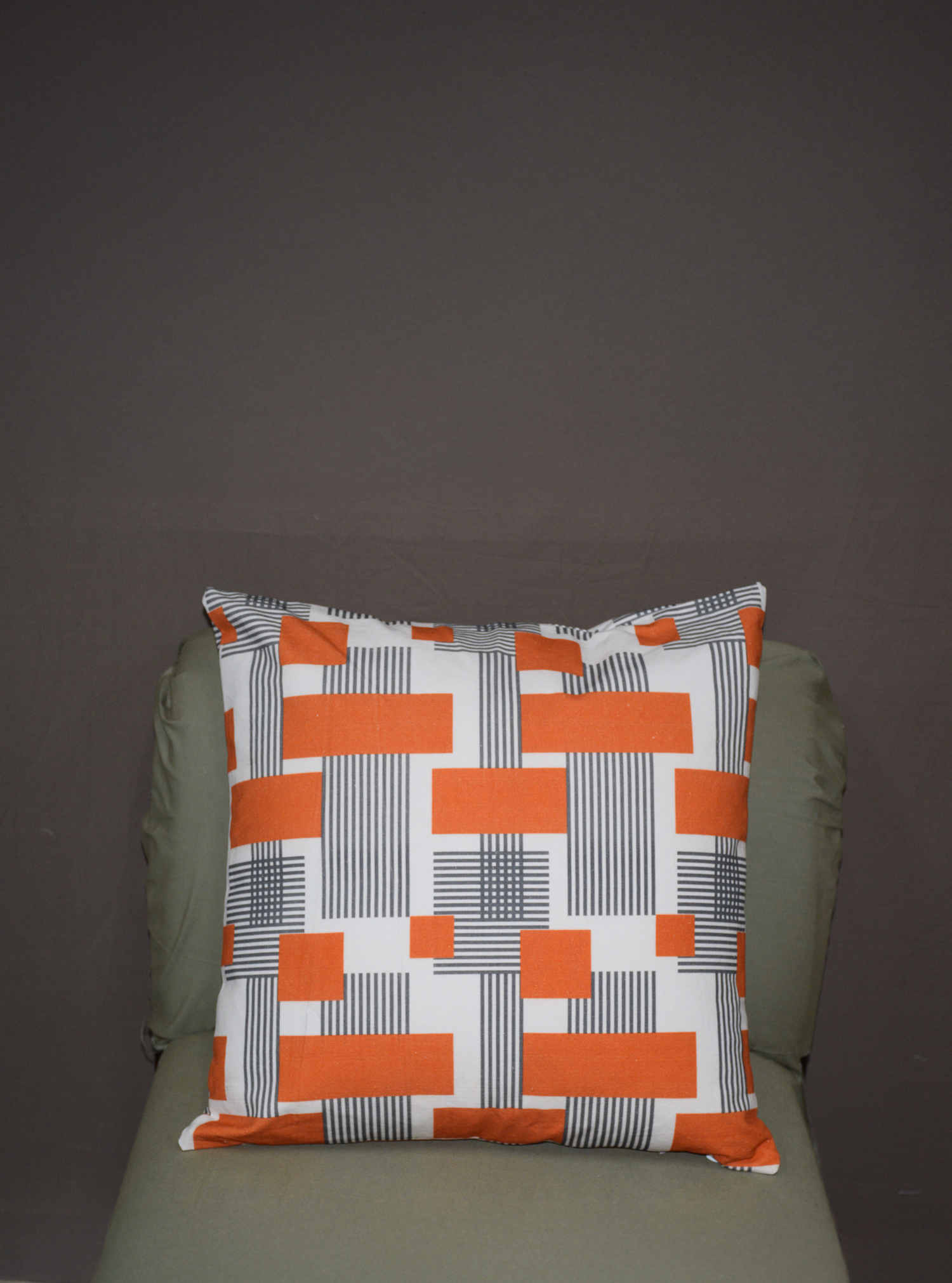 BOLD GEOMETRY CUSHION COVER WITH FILLER