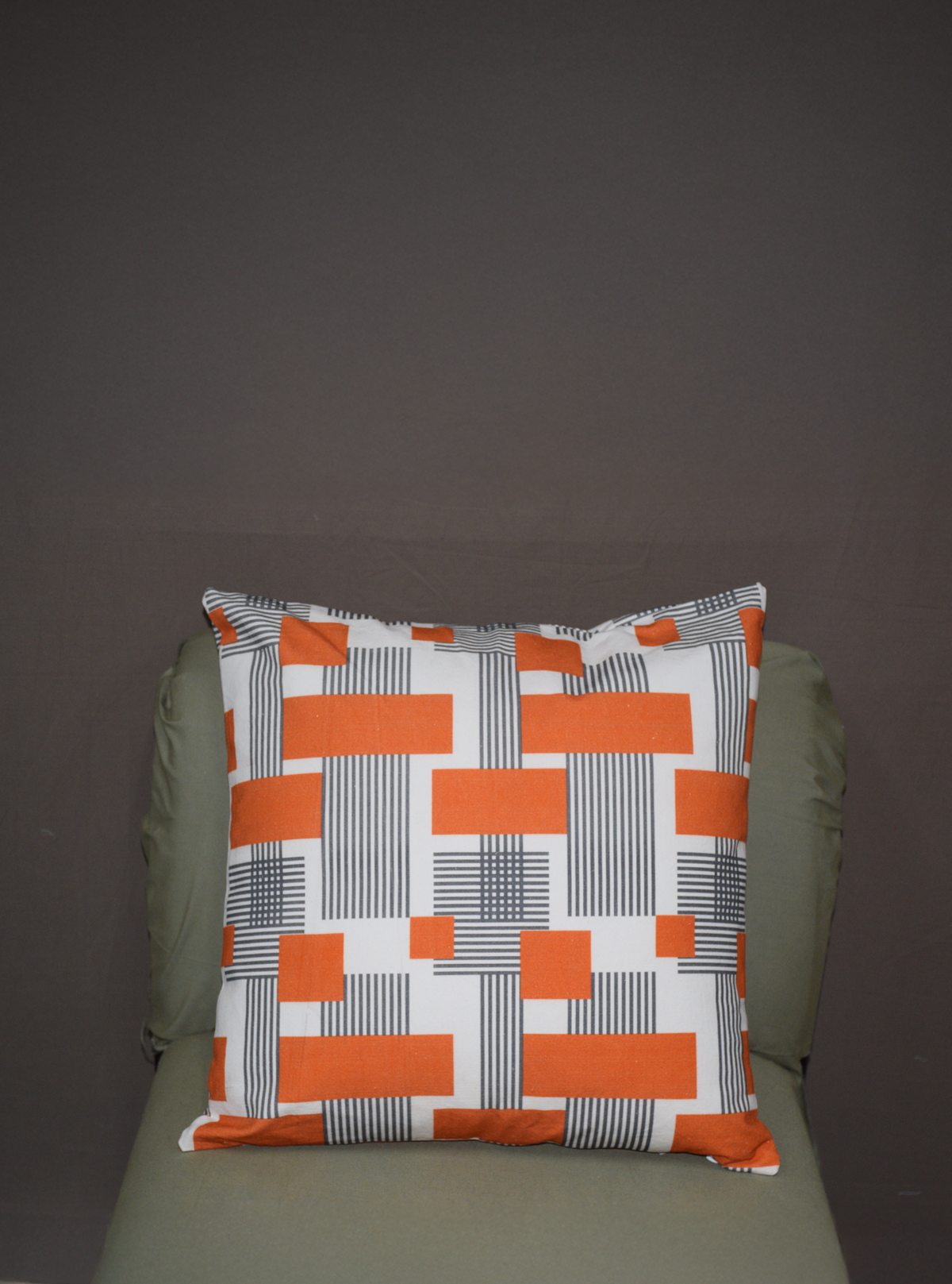 BOLD GEOMETRY CUSHION COVER WITH FILLER