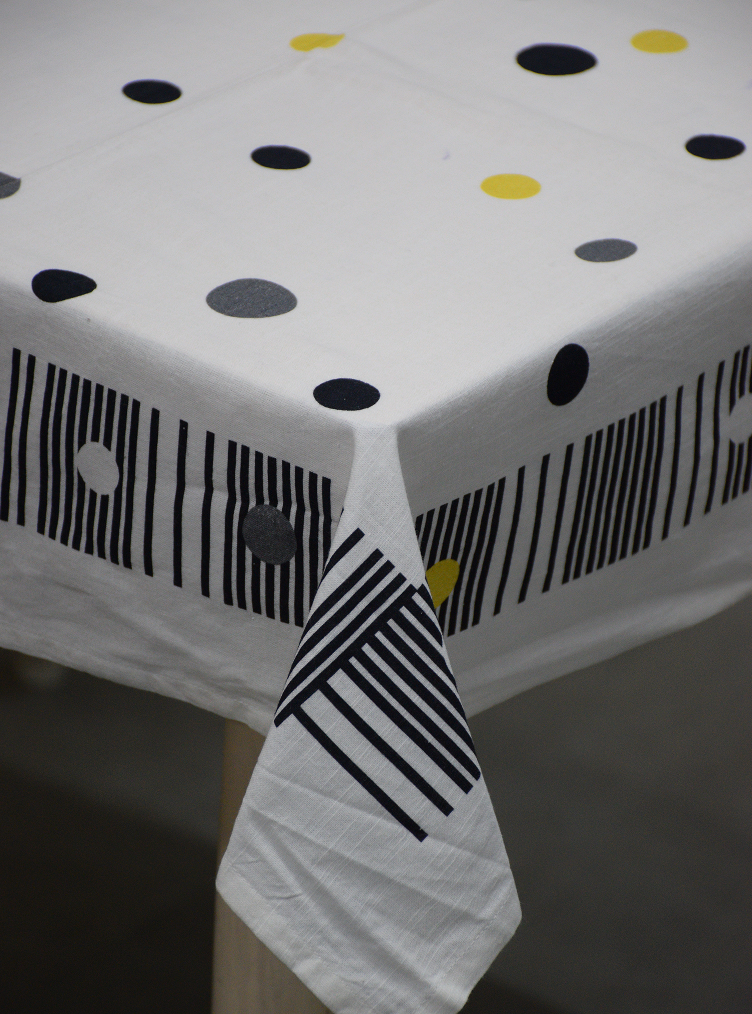 URBAN PLAY TABLE CLOTH