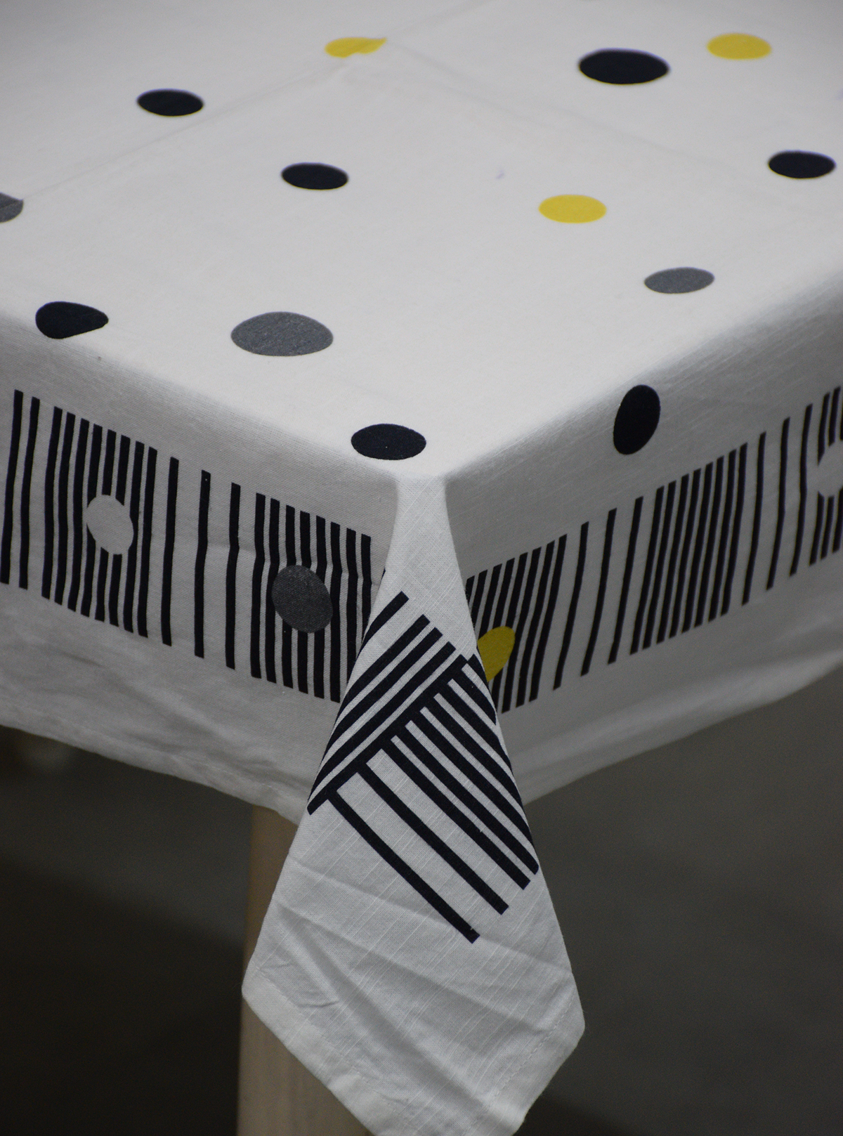 URBAN PLAY TABLE CLOTH