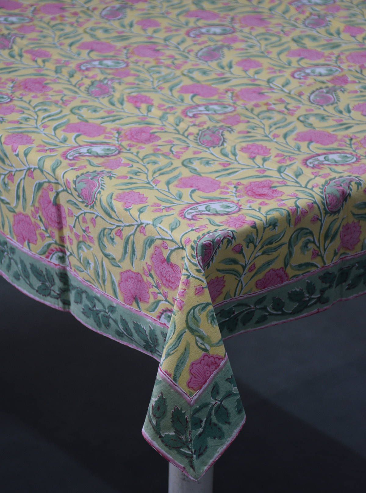 FLORAL FESTIVE TABLE CLOTH