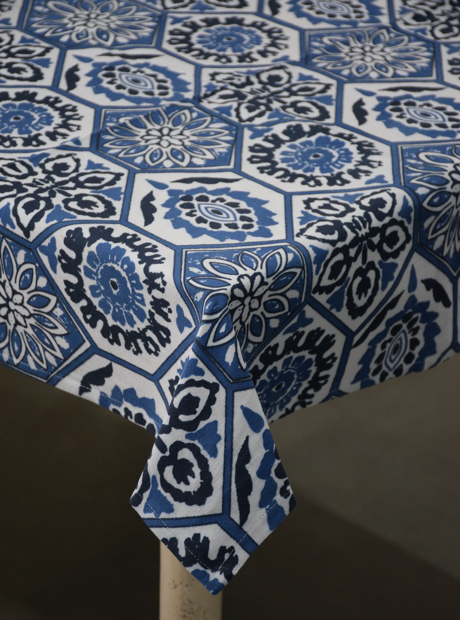 BLUE MOSAIC TABLE CLOTH