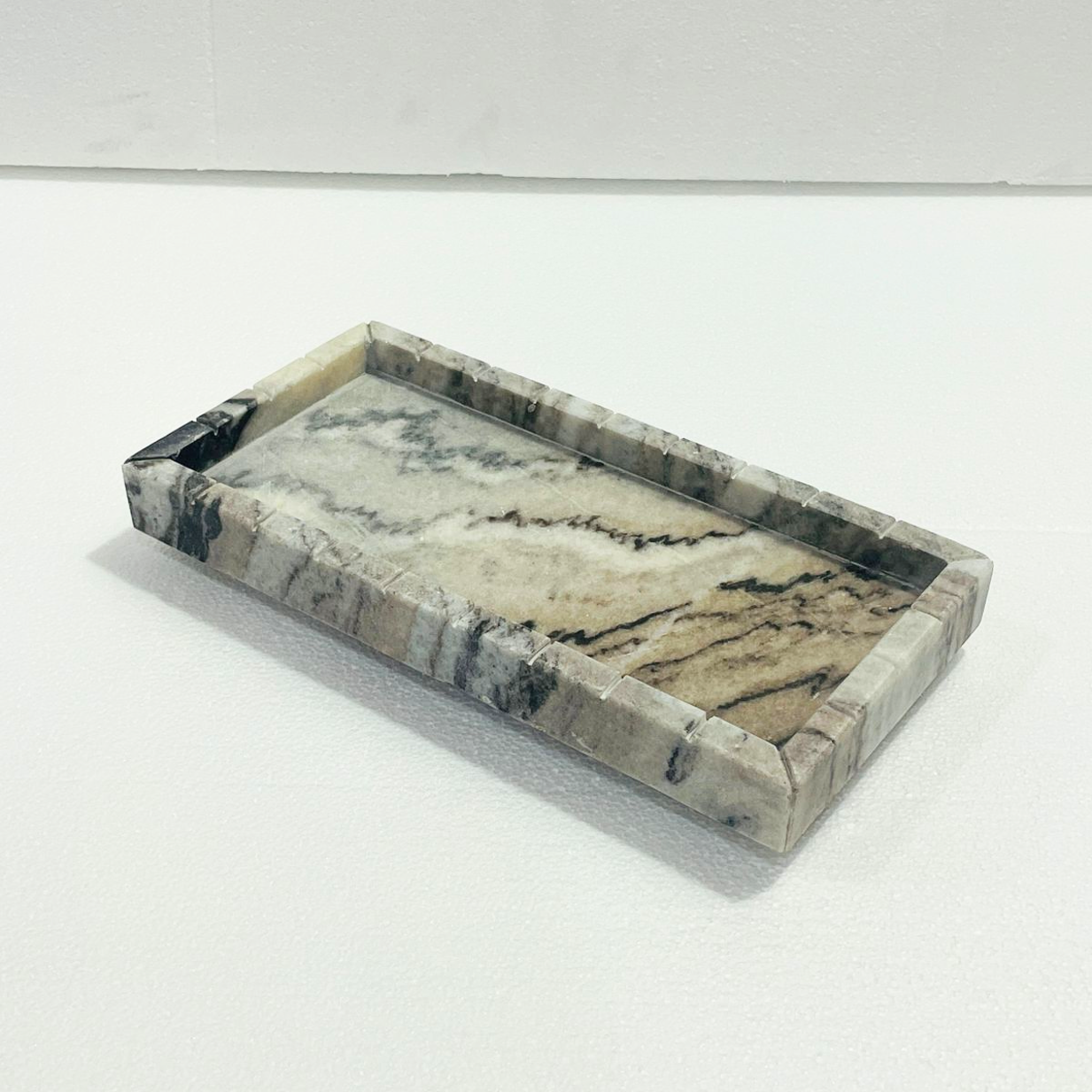 Noir Vein Tray