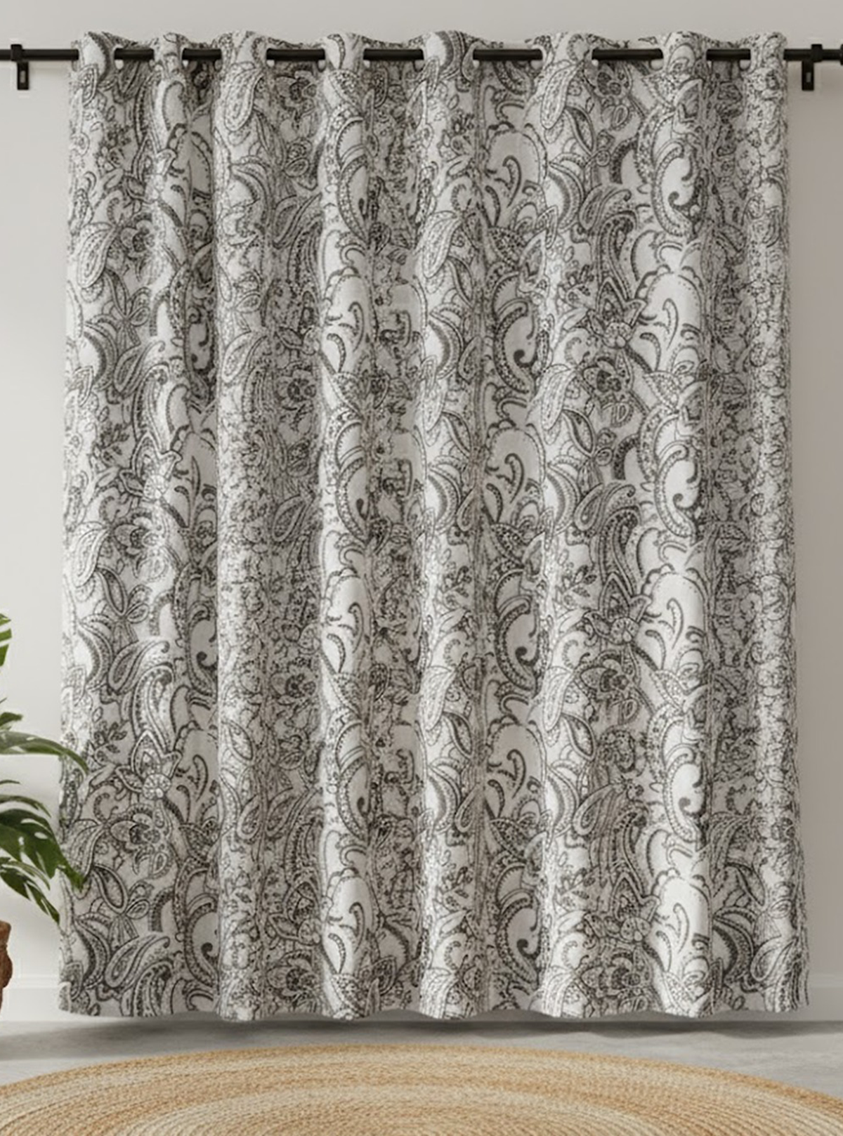 MONOCHROME PAISLEY