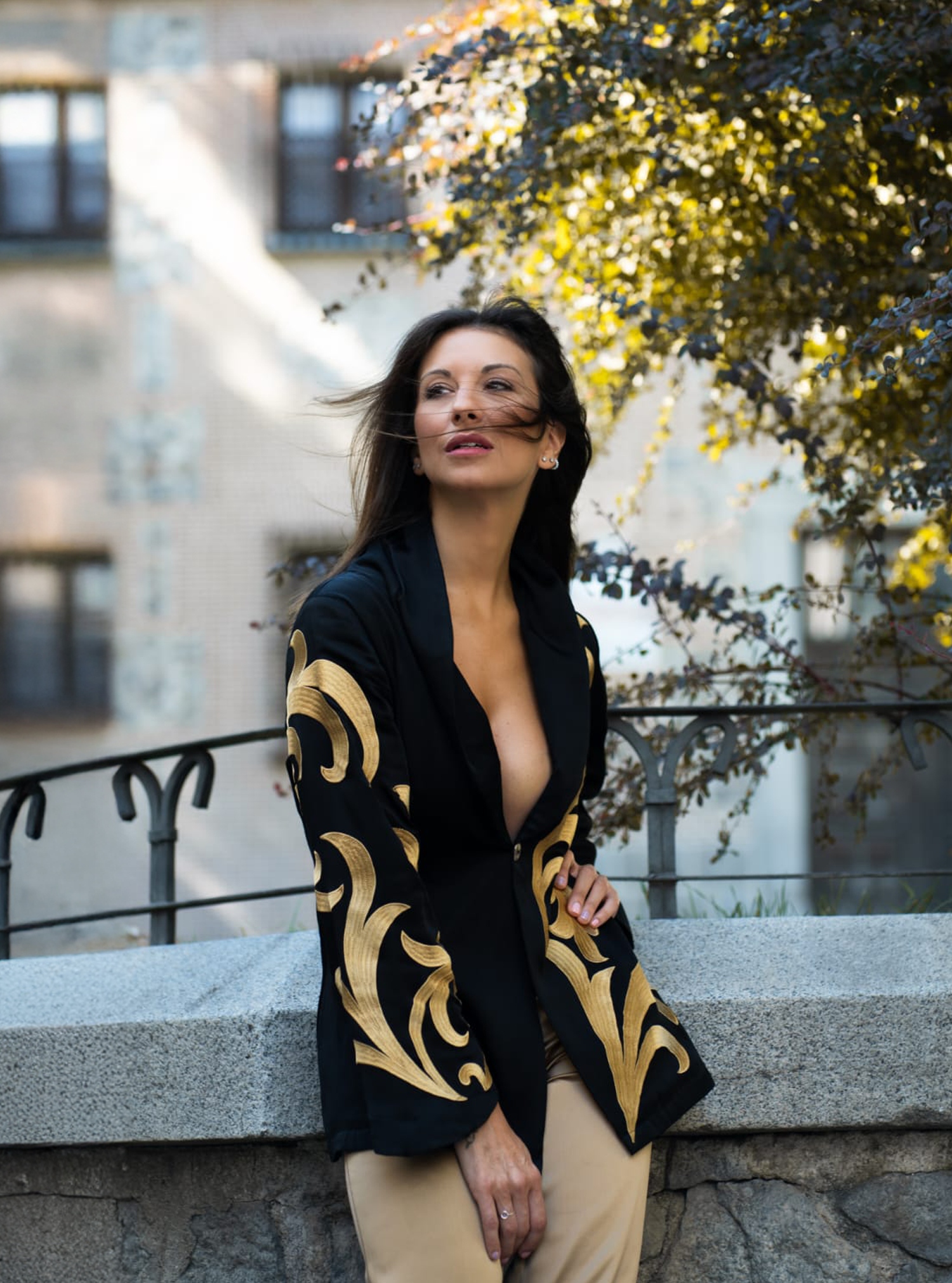 EMBROIDERED KIMONO-STYLE BLAZER